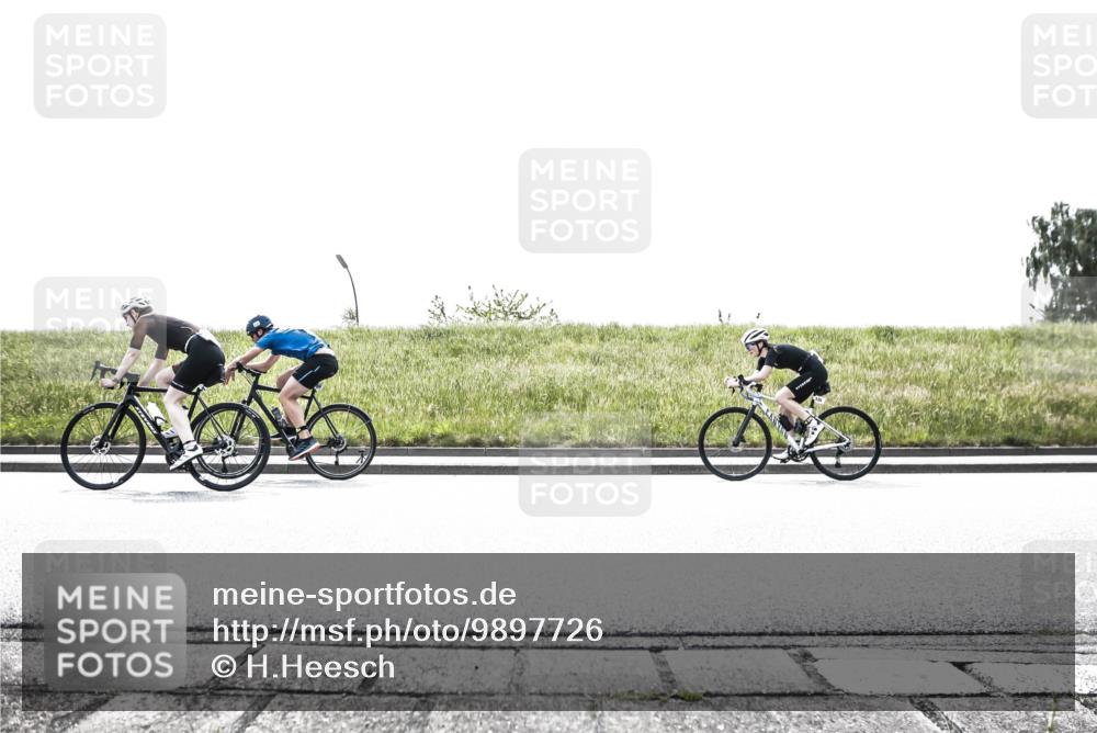 21.06.2026 - 29. Vierlanden-Triathlon H.Heesch http://msf.ph/oto/9897726 21.06.2026 10:57:05 Radfahren 58, 145, 255, 328, 368, 374, 384, 391, 486, 488, 514, 517, 535, 575, 585, 616 meine-sportfotos.de
