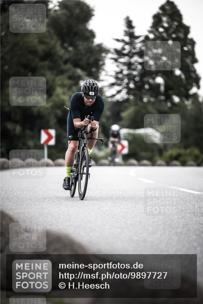 21.06.2026 - 29. Vierlanden-Triathlon H.Heesch http://msf.ph/oto/9897727 21.06.2026 10:02:33 Radfahren 4, 27, 99, 198 meine-sportfotos.de