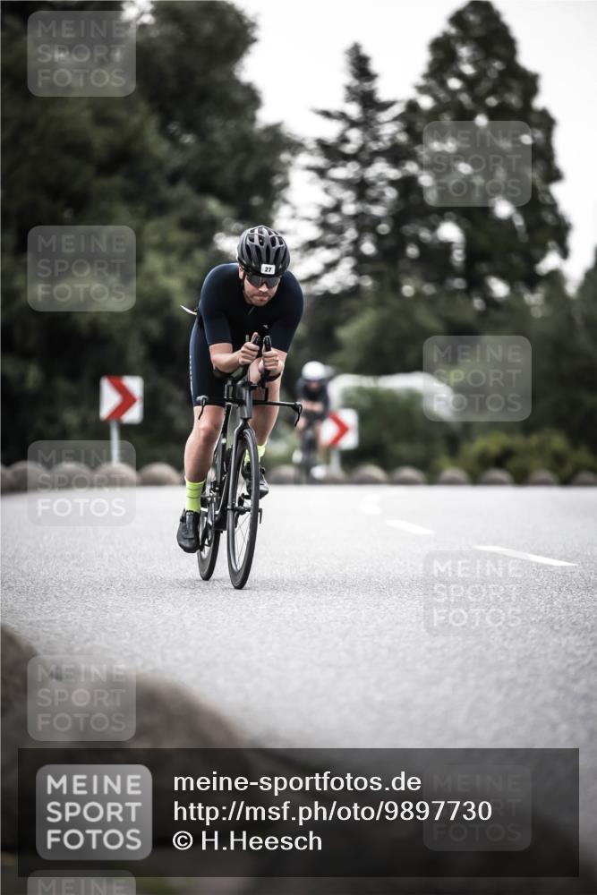 21.06.2026 - 29. Vierlanden-Triathlon H.Heesch http://msf.ph/oto/9897730 21.06.2026 10:02:33 Radfahren 4, 27, 99, 198 meine-sportfotos.de