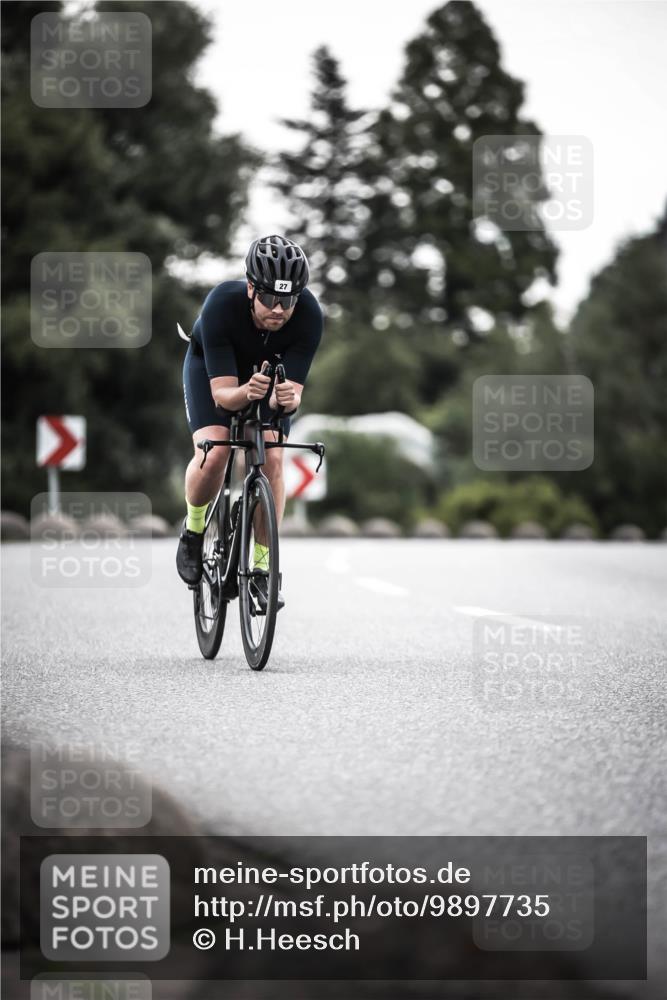 21.06.2026 - 29. Vierlanden-Triathlon H.Heesch http://msf.ph/oto/9897735 21.06.2026 10:02:34 Radfahren 4, 27, 99, 198, 245, 367 meine-sportfotos.de