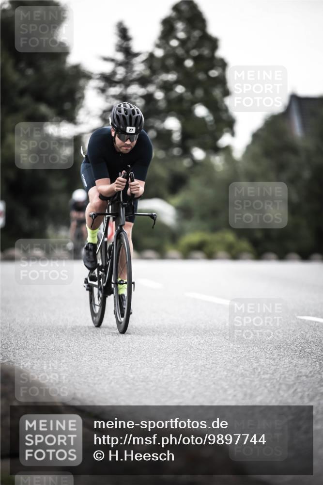 21.06.2026 - 29. Vierlanden-Triathlon H.Heesch http://msf.ph/oto/9897744 21.06.2026 10:02:34 Radfahren 4, 27, 99, 198, 245, 367 meine-sportfotos.de