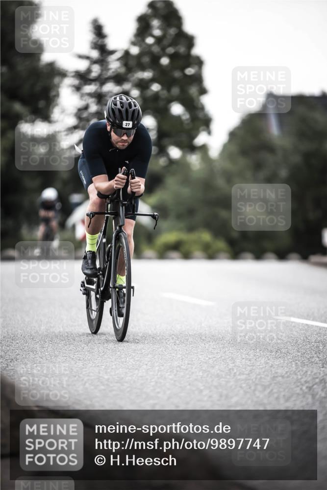 21.06.2026 - 29. Vierlanden-Triathlon H.Heesch http://msf.ph/oto/9897747 21.06.2026 10:02:34 Radfahren 4, 27, 99, 198, 245, 367 meine-sportfotos.de