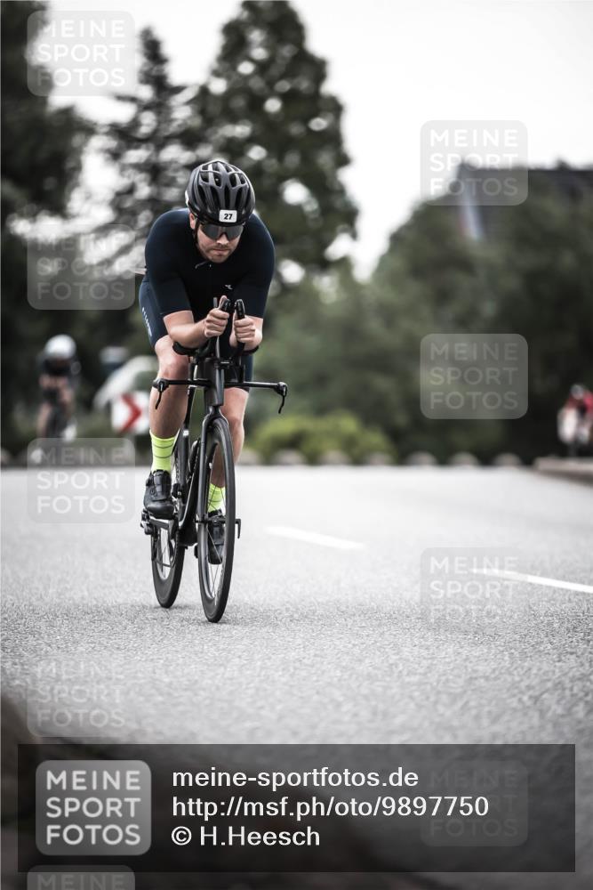 21.06.2026 - 29. Vierlanden-Triathlon H.Heesch http://msf.ph/oto/9897750 21.06.2026 10:02:34 Radfahren 4, 27, 99, 198, 245, 367 meine-sportfotos.de