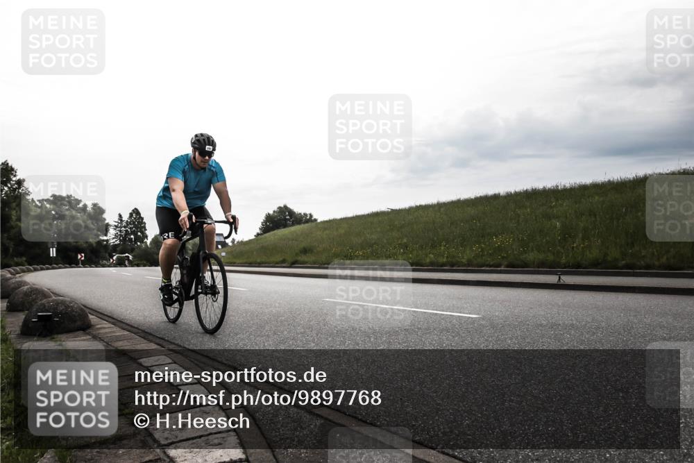 21.06.2026 - 29. Vierlanden-Triathlon H.Heesch http://msf.ph/oto/9897768 21.06.2026 09:22:52 Radfahren 29, 292 meine-sportfotos.de