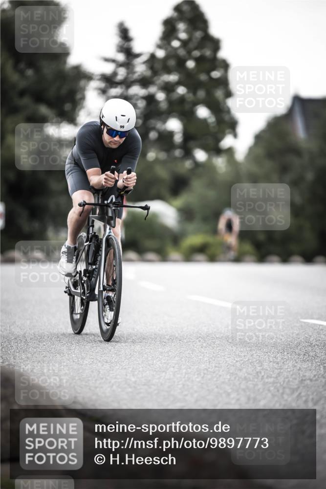 21.06.2026 - 29. Vierlanden-Triathlon H.Heesch http://msf.ph/oto/9897773 21.06.2026 10:02:38 Radfahren 56, 99, 198, 245, 367 meine-sportfotos.de