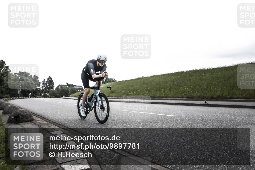 21.06.2026 - 29. Vierlanden-Triathlon H.Heesch http://msf.ph/oto/9897781 21.06.2026 09:23:11 Radfahren 14, 165 meine-sportfotos.de