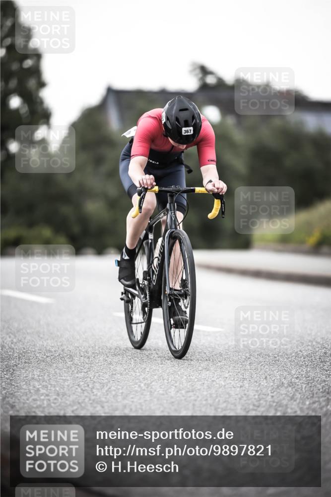 21.06.2026 - 29. Vierlanden-Triathlon H.Heesch http://msf.ph/oto/9897821 21.06.2026 10:02:42 Radfahren 56, 139, 179, 198, 245, 367 meine-sportfotos.de