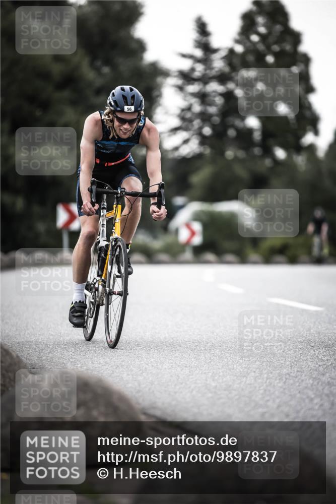 21.06.2026 - 29. Vierlanden-Triathlon H.Heesch http://msf.ph/oto/9897837 21.06.2026 10:02:45 Radfahren 56, 139, 179, 245, 367 meine-sportfotos.de
