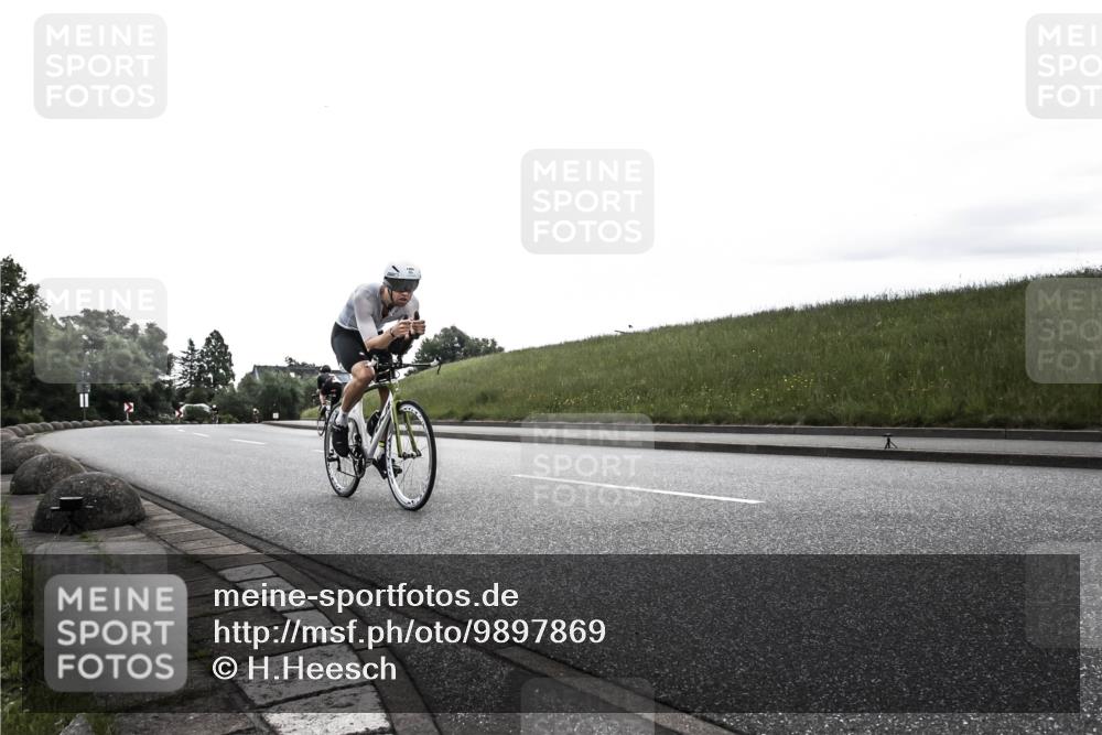 21.06.2026 - 29. Vierlanden-Triathlon H.Heesch http://msf.ph/oto/9897869 21.06.2026 09:27:02 Radfahren 75, 197, 1355 meine-sportfotos.de