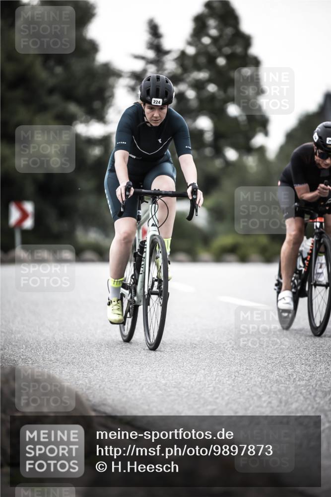 21.06.2026 - 29. Vierlanden-Triathlon H.Heesch http://msf.ph/oto/9897873 21.06.2026 10:02:53 Radfahren 139, 224, 232, 294 meine-sportfotos.de