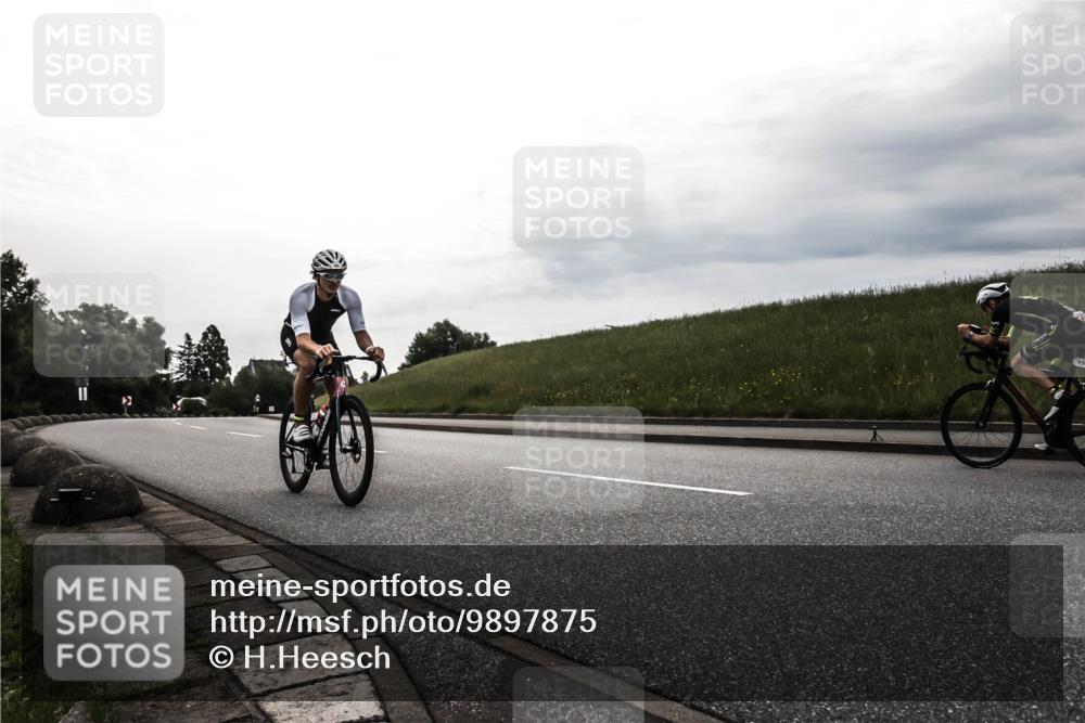 21.06.2026 - 29. Vierlanden-Triathlon H.Heesch http://msf.ph/oto/9897875 21.06.2026 09:27:23 Radfahren 56, 86, 103, 139, 157 meine-sportfotos.de