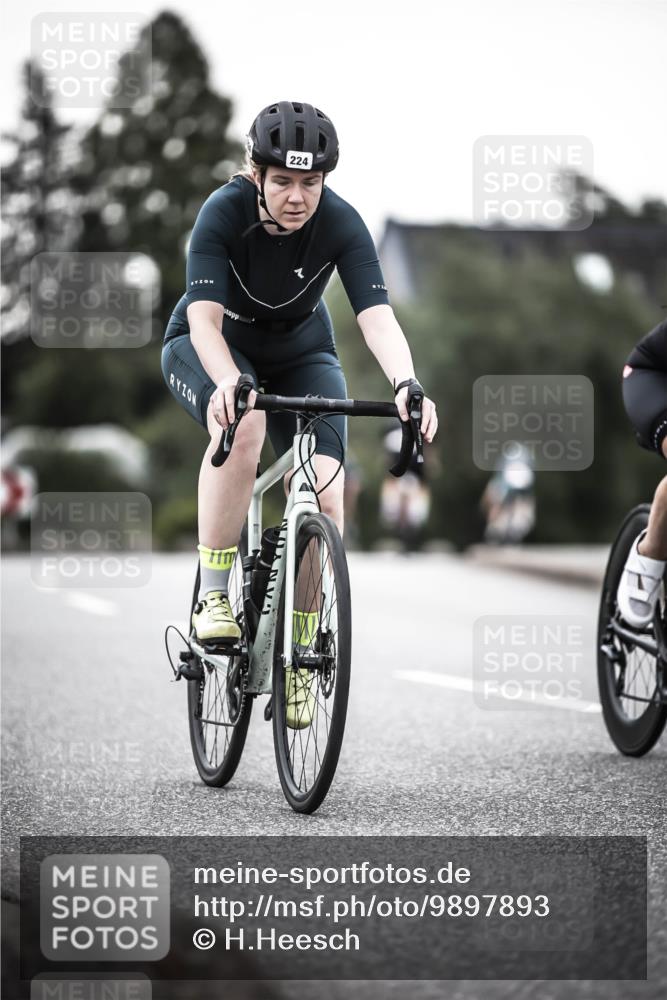 21.06.2026 - 29. Vierlanden-Triathlon H.Heesch http://msf.ph/oto/9897893 21.06.2026 10:02:54 Radfahren 91, 224, 232, 276, 294 meine-sportfotos.de