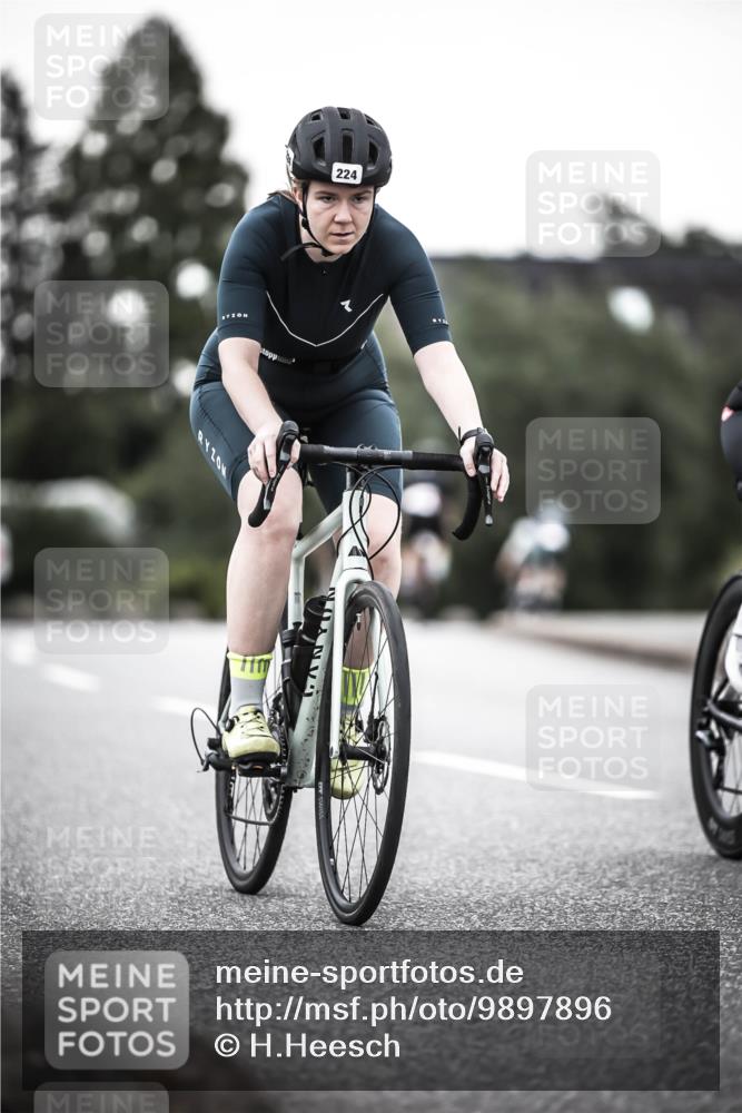 21.06.2026 - 29. Vierlanden-Triathlon H.Heesch http://msf.ph/oto/9897896 21.06.2026 10:02:54 Radfahren 91, 224, 232, 276, 294 meine-sportfotos.de