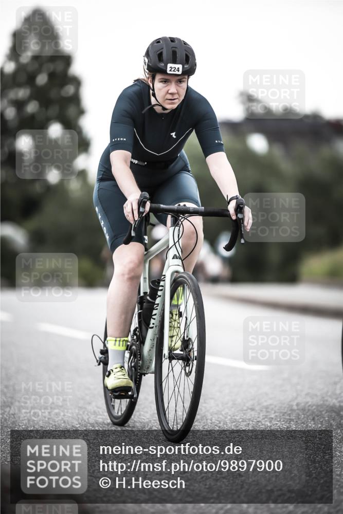 21.06.2026 - 29. Vierlanden-Triathlon H.Heesch http://msf.ph/oto/9897900 21.06.2026 10:02:54 Radfahren 91, 224, 232, 276, 294 meine-sportfotos.de