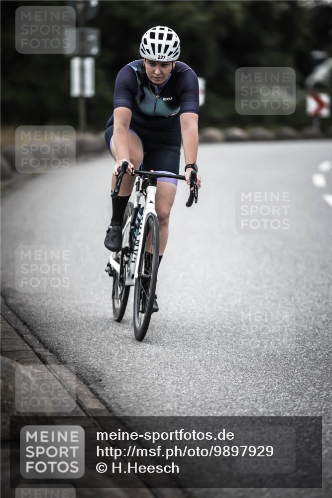 21.06.2026 - 29. Vierlanden-Triathlon H.Heesch http://msf.ph/oto/9897929 21.06.2026 10:03:30 Radfahren 227 meine-sportfotos.de