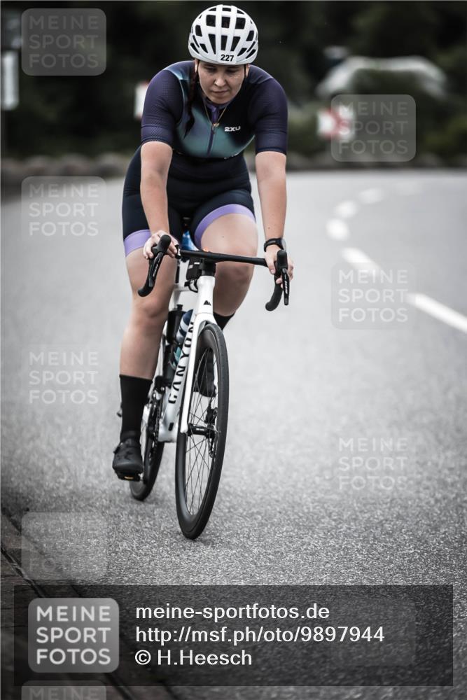 21.06.2026 - 29. Vierlanden-Triathlon H.Heesch http://msf.ph/oto/9897944 21.06.2026 10:03:30 Radfahren 227 meine-sportfotos.de