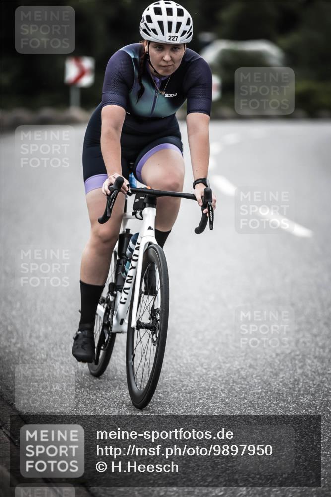 21.06.2026 - 29. Vierlanden-Triathlon H.Heesch http://msf.ph/oto/9897950 21.06.2026 10:03:30 Radfahren 227 meine-sportfotos.de