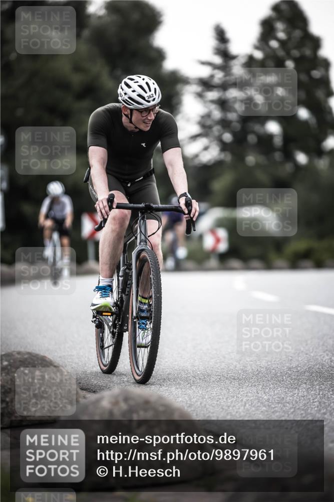 21.06.2026 - 29. Vierlanden-Triathlon H.Heesch http://msf.ph/oto/9897961 21.06.2026 10:03:54 Radfahren 35, 142, 160, 161, 238, 257, 271, 362, 376 meine-sportfotos.de