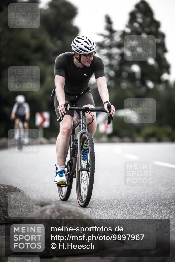 21.06.2026 - 29. Vierlanden-Triathlon H.Heesch http://msf.ph/oto/9897967 21.06.2026 10:03:54 Radfahren 35, 142, 160, 161, 238, 257, 271, 362, 376 meine-sportfotos.de