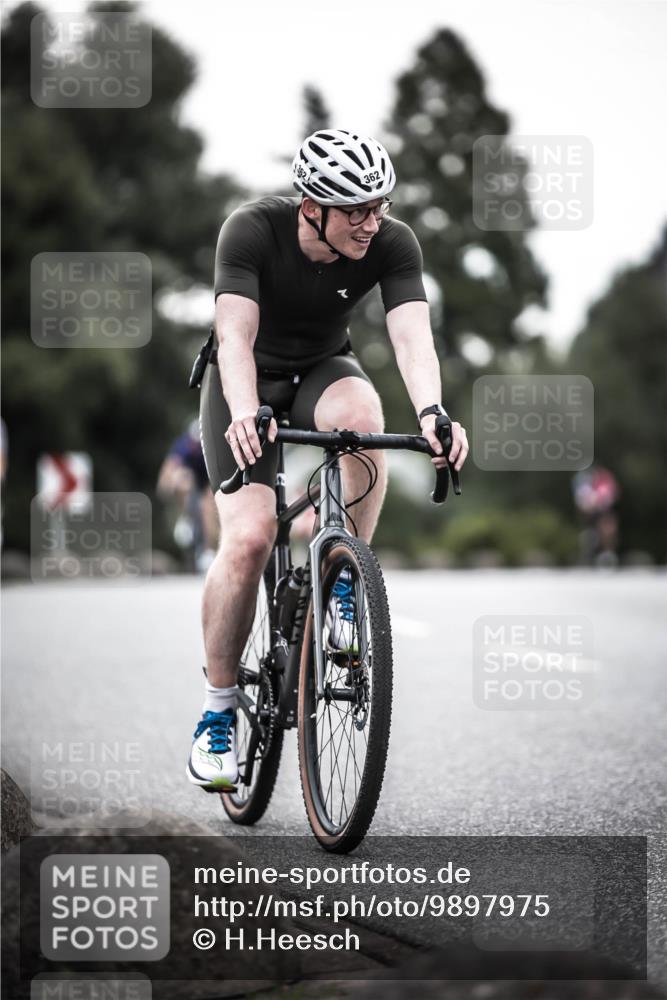 21.06.2026 - 29. Vierlanden-Triathlon H.Heesch http://msf.ph/oto/9897975 21.06.2026 10:03:55 Radfahren 35, 142, 161, 238, 257, 271, 362, 376 meine-sportfotos.de