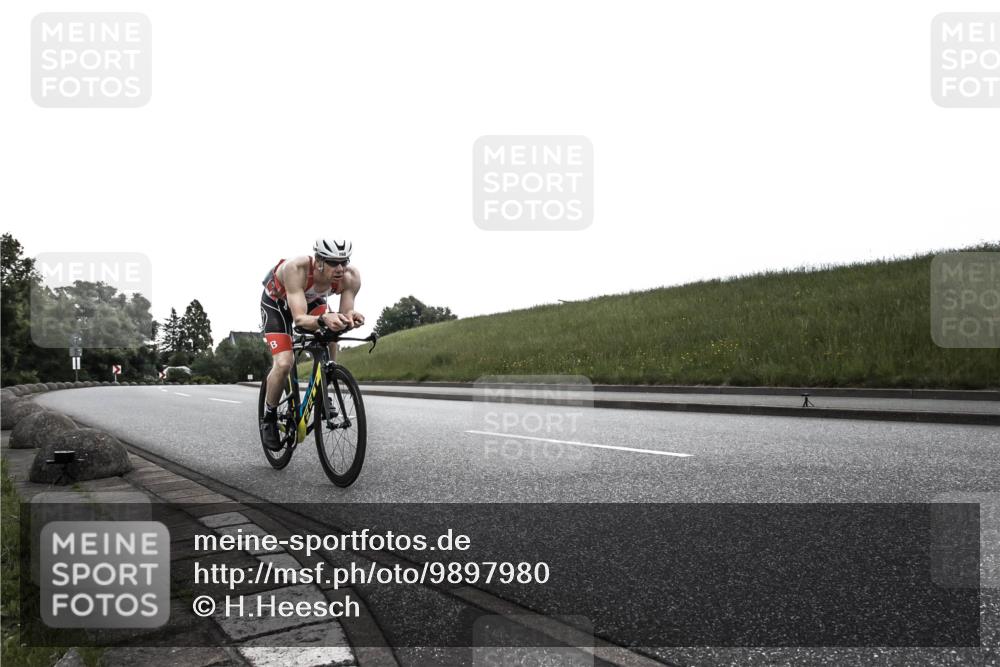 21.06.2026 - 29. Vierlanden-Triathlon H.Heesch http://msf.ph/oto/9897980 21.06.2026 09:34:50 Radfahren 26, 81, 160 meine-sportfotos.de