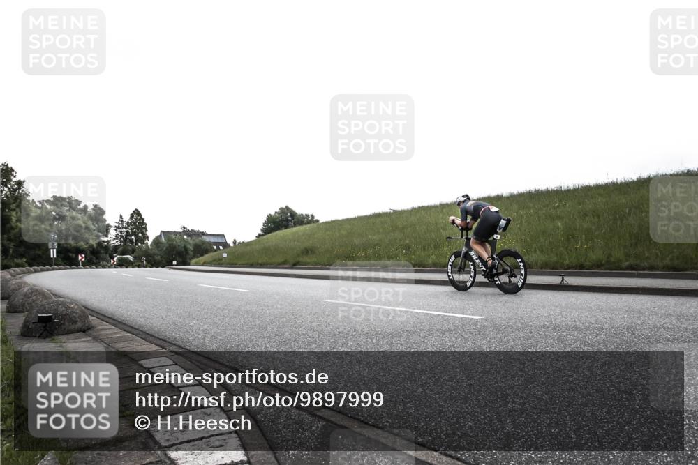 21.06.2026 - 29. Vierlanden-Triathlon H.Heesch http://msf.ph/oto/9897999 21.06.2026 09:37:50 Radfahren 5, 195, 240 meine-sportfotos.de