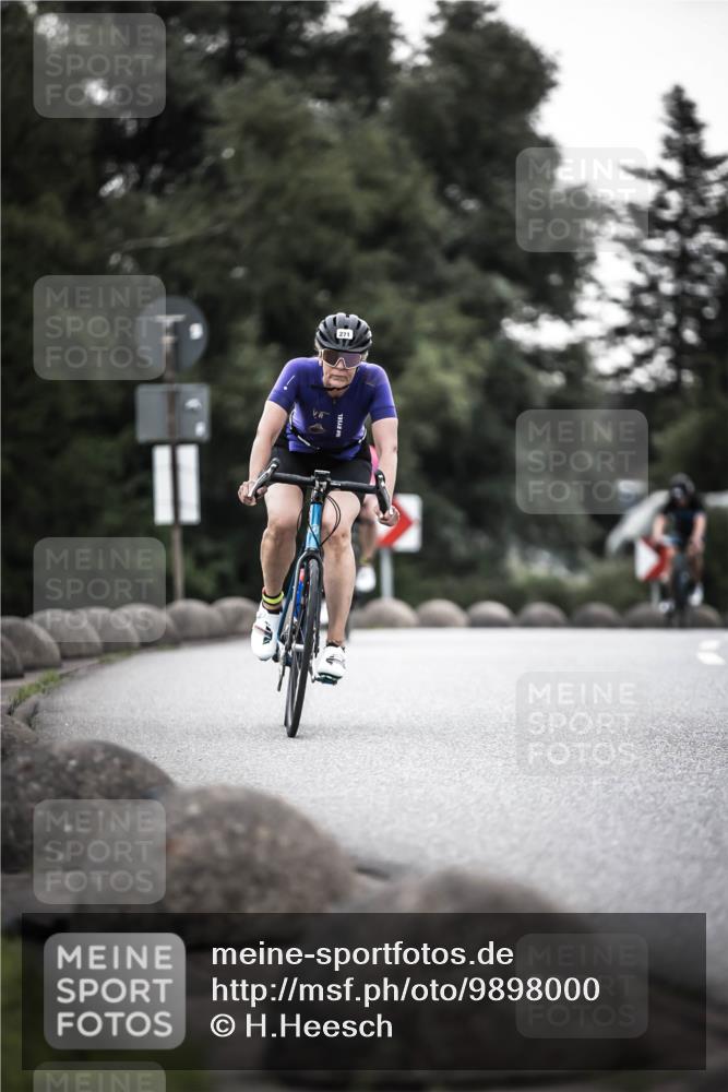 21.06.2026 - 29. Vierlanden-Triathlon H.Heesch http://msf.ph/oto/9898000 21.06.2026 10:03:59 Radfahren 142, 151, 161, 181, 257, 271, 337 meine-sportfotos.de