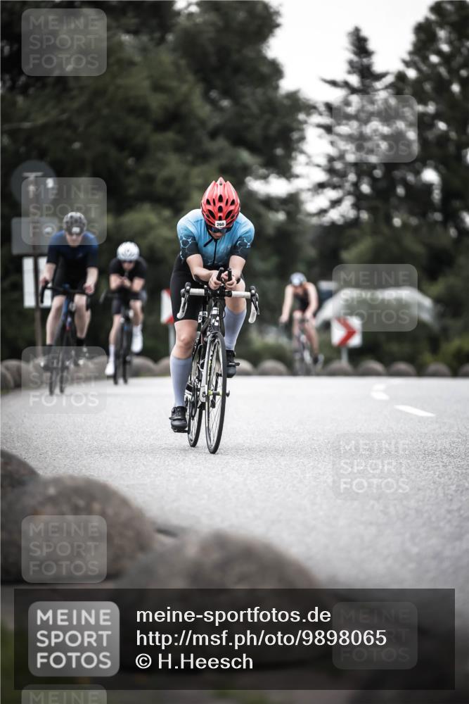 21.06.2026 - 29. Vierlanden-Triathlon H.Heesch http://msf.ph/oto/9898065 21.06.2026 10:04:18 Radfahren 75, 90, 260, 324, 350, 379 meine-sportfotos.de