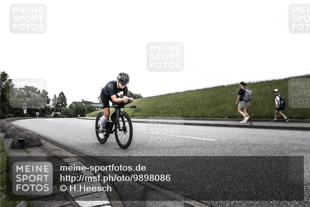 21.06.2026 - 29. Vierlanden-Triathlon H.Heesch http://msf.ph/oto/9898086 21.06.2026 09:45:22 Radfahren 79, 261, 268 meine-sportfotos.de