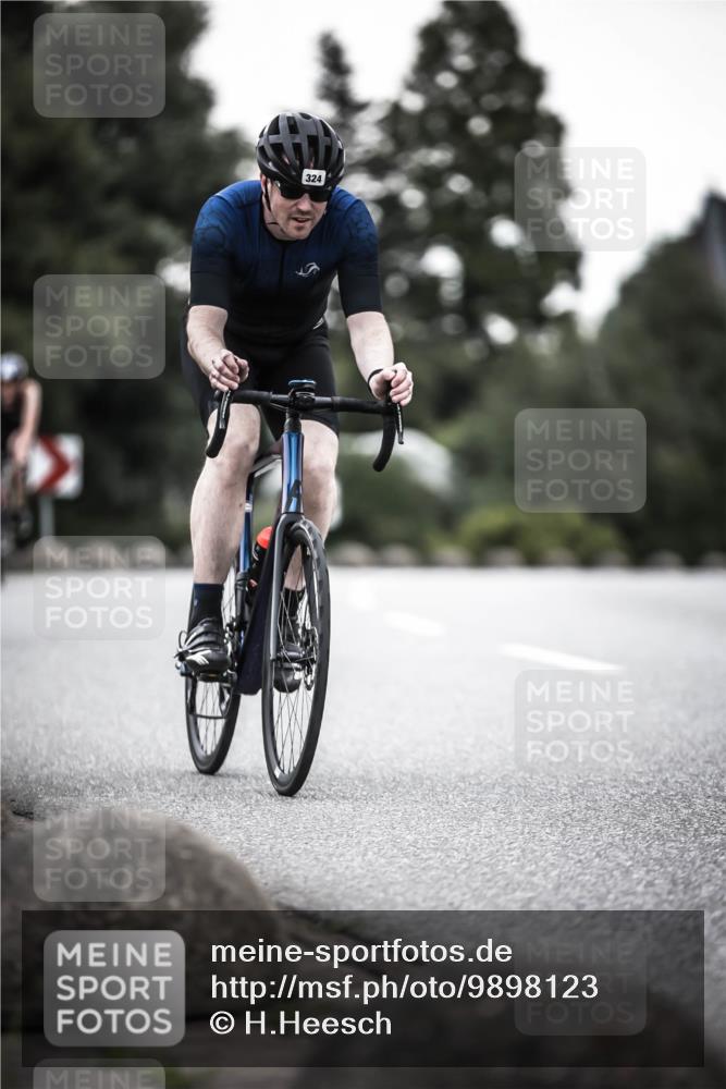 21.06.2026 - 29. Vierlanden-Triathlon H.Heesch http://msf.ph/oto/9898123 21.06.2026 10:04:20 Radfahren 75, 90, 260, 324, 350, 379 meine-sportfotos.de