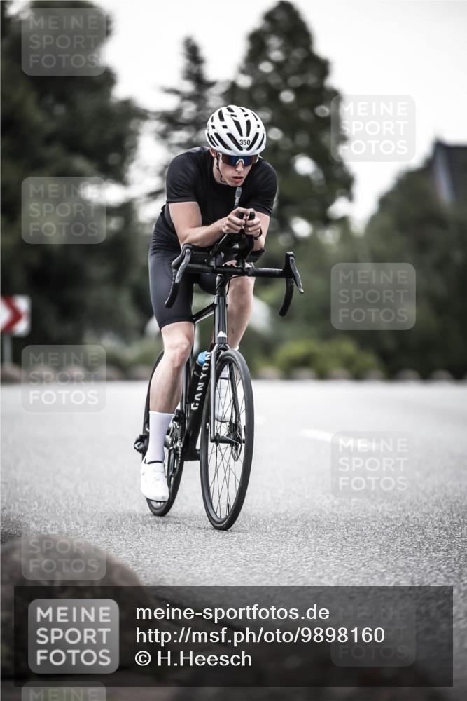 21.06.2026 - 29. Vierlanden-Triathlon H.Heesch http://msf.ph/oto/9898160 21.06.2026 10:04:22 Radfahren 44, 75, 90, 260, 324, 350, 379 meine-sportfotos.de
