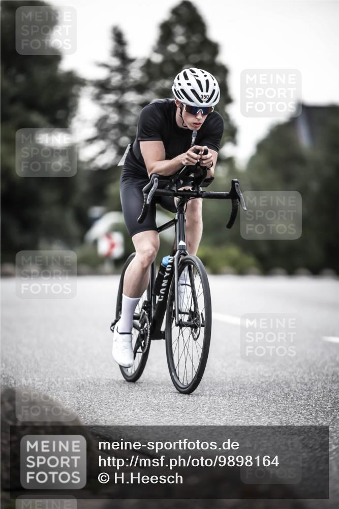 21.06.2026 - 29. Vierlanden-Triathlon H.Heesch http://msf.ph/oto/9898164 21.06.2026 10:04:22 Radfahren 44, 75, 90, 260, 324, 350, 379 meine-sportfotos.de