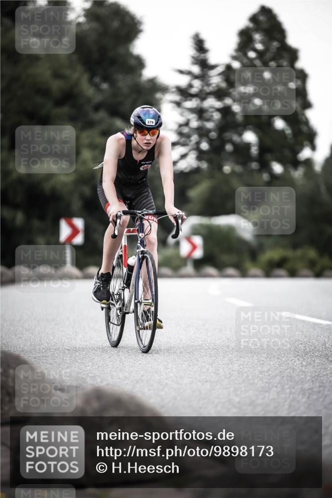 21.06.2026 - 29. Vierlanden-Triathlon H.Heesch http://msf.ph/oto/9898173 21.06.2026 10:04:23 Radfahren 44, 75, 260, 324, 350, 379 meine-sportfotos.de