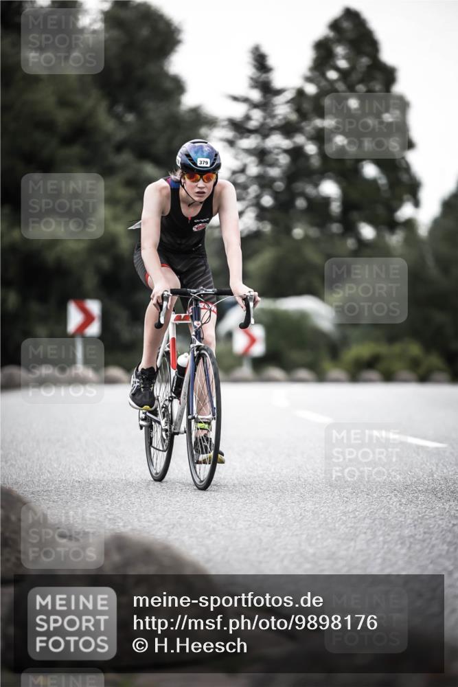 21.06.2026 - 29. Vierlanden-Triathlon H.Heesch http://msf.ph/oto/9898176 21.06.2026 10:04:23 Radfahren 44, 75, 260, 324, 350, 379 meine-sportfotos.de