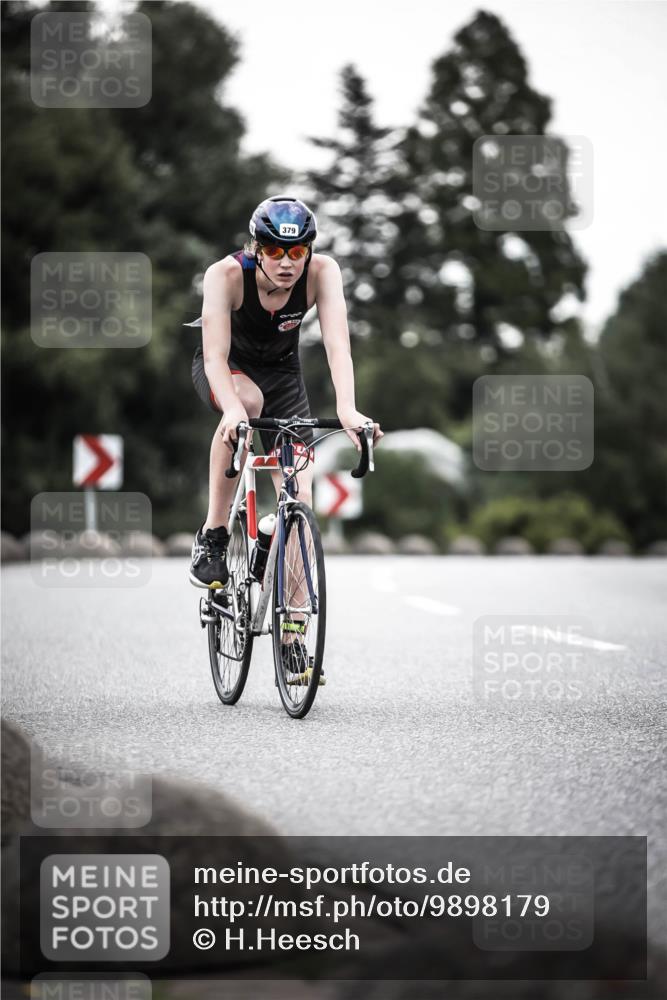 21.06.2026 - 29. Vierlanden-Triathlon H.Heesch http://msf.ph/oto/9898179 21.06.2026 10:04:23 Radfahren 44, 75, 260, 324, 350, 379 meine-sportfotos.de