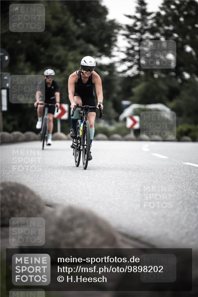 21.06.2026 - 29. Vierlanden-Triathlon H.Heesch http://msf.ph/oto/9898202 21.06.2026 10:04:37 Radfahren 47, 235, 389 meine-sportfotos.de