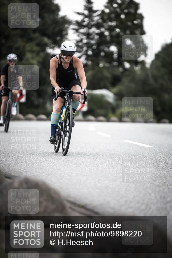 21.06.2026 - 29. Vierlanden-Triathlon H.Heesch http://msf.ph/oto/9898220 21.06.2026 10:04:38 Radfahren 47, 235, 307, 389 meine-sportfotos.de
