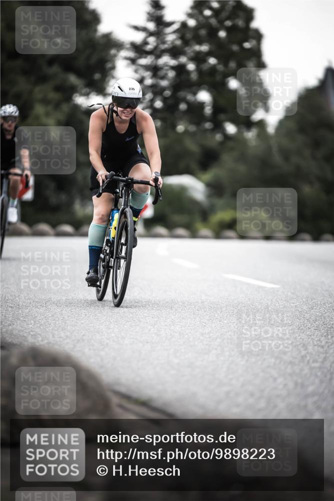 21.06.2026 - 29. Vierlanden-Triathlon H.Heesch http://msf.ph/oto/9898223 21.06.2026 10:04:38 Radfahren 47, 235, 307, 389 meine-sportfotos.de