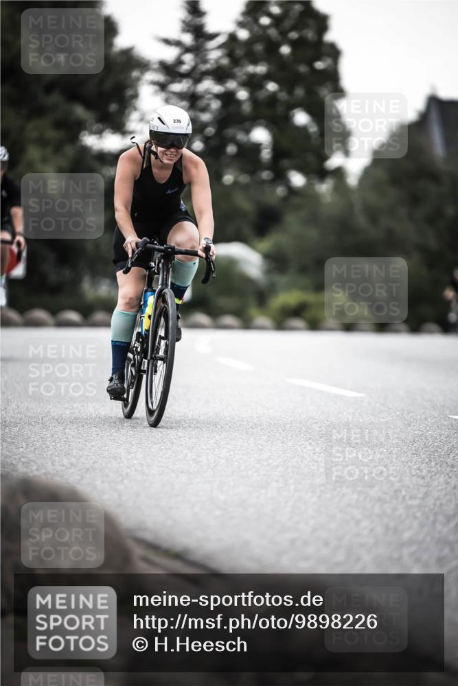 21.06.2026 - 29. Vierlanden-Triathlon H.Heesch http://msf.ph/oto/9898226 21.06.2026 10:04:38 Radfahren 47, 235, 307, 389 meine-sportfotos.de