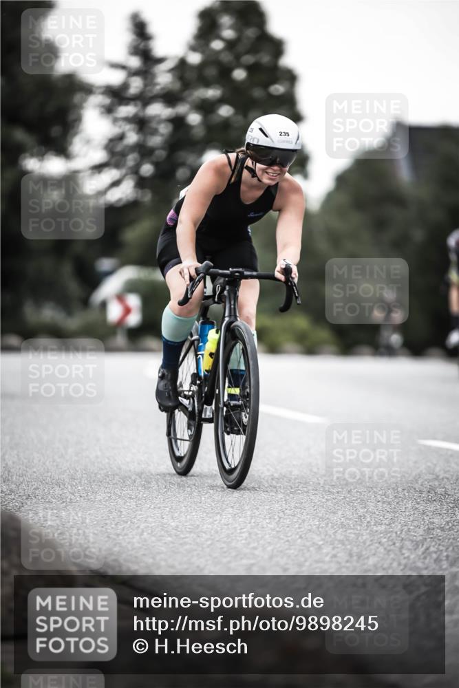 21.06.2026 - 29. Vierlanden-Triathlon H.Heesch http://msf.ph/oto/9898245 21.06.2026 10:04:38 Radfahren 47, 235, 307, 389 meine-sportfotos.de