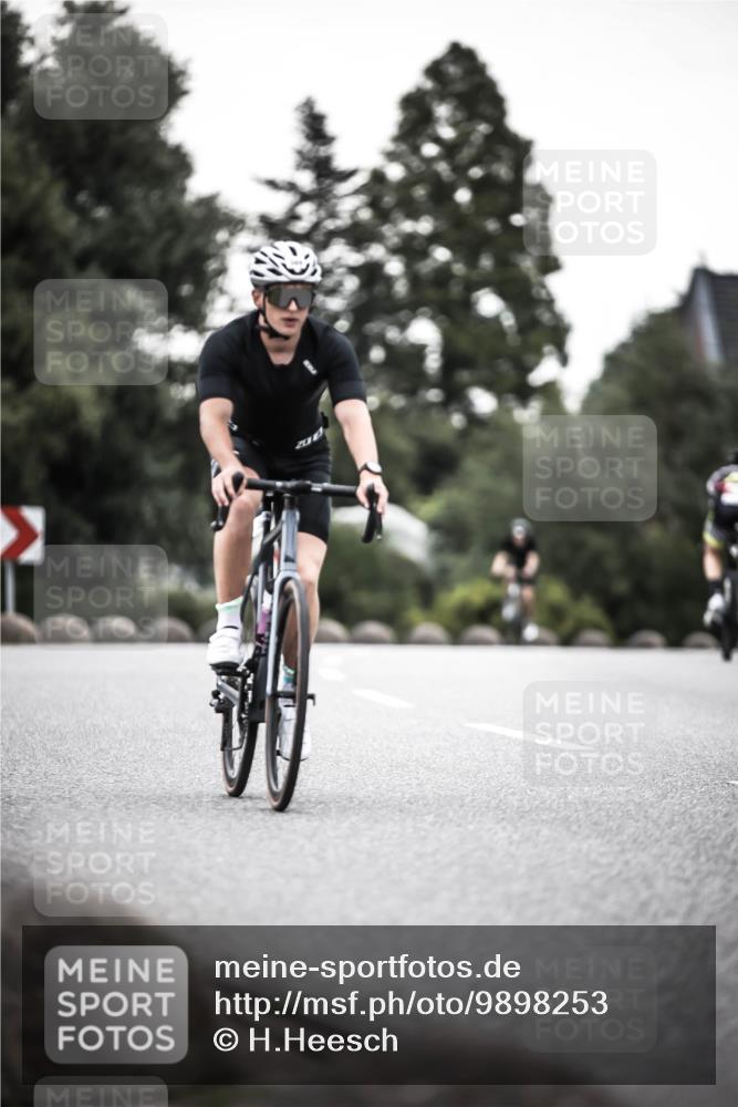 21.06.2026 - 29. Vierlanden-Triathlon H.Heesch http://msf.ph/oto/9898253 21.06.2026 10:04:39 Radfahren 47, 235, 307, 389 meine-sportfotos.de