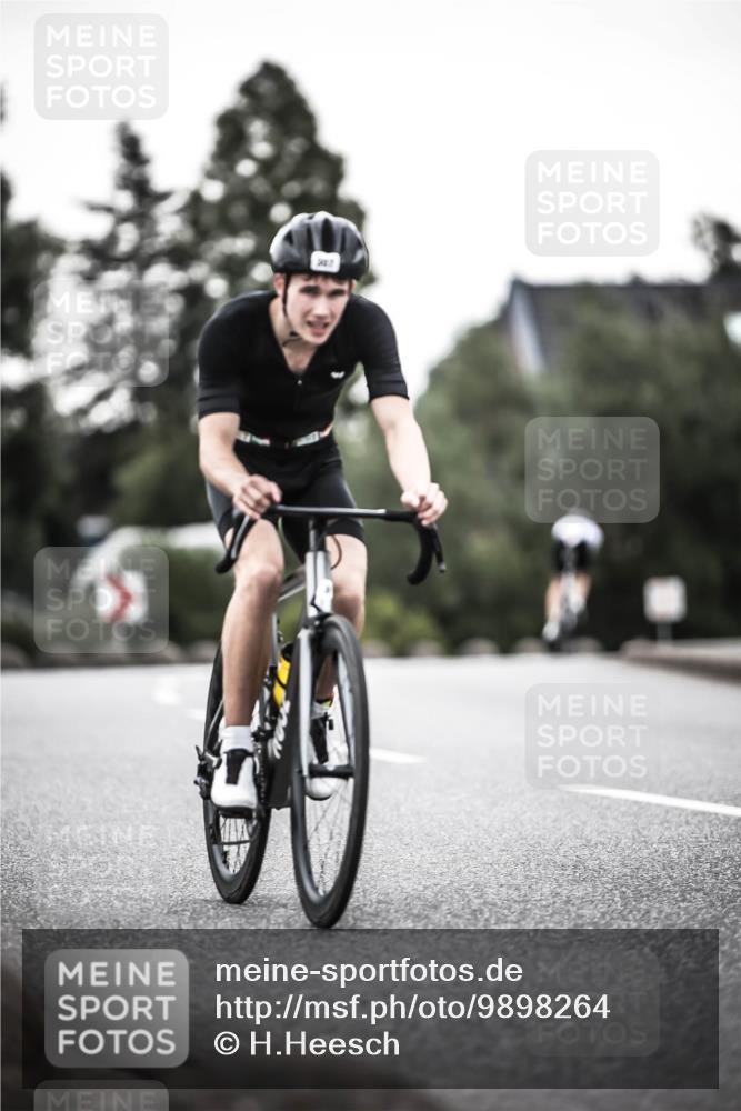 21.06.2026 - 29. Vierlanden-Triathlon H.Heesch http://msf.ph/oto/9898264 21.06.2026 10:04:46 Radfahren 86, 307, 329, 365 meine-sportfotos.de