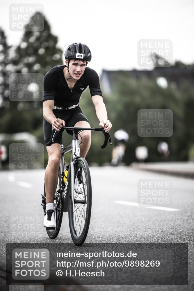 21.06.2026 - 29. Vierlanden-Triathlon H.Heesch http://msf.ph/oto/9898269 21.06.2026 10:04:46 Radfahren 86, 307, 329, 365 meine-sportfotos.de