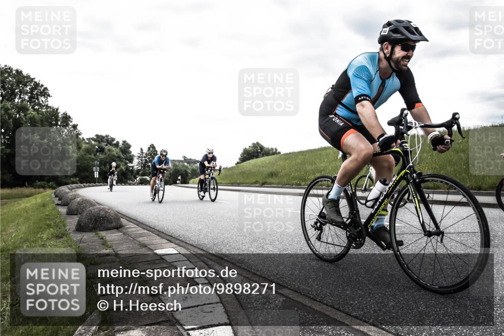 21.06.2026 - 29. Vierlanden-Triathlon H.Heesch http://msf.ph/oto/9898271 21.06.2026 09:53:30 Radfahren 51, 74, 79, 183, 219, 268, 302 meine-sportfotos.de
