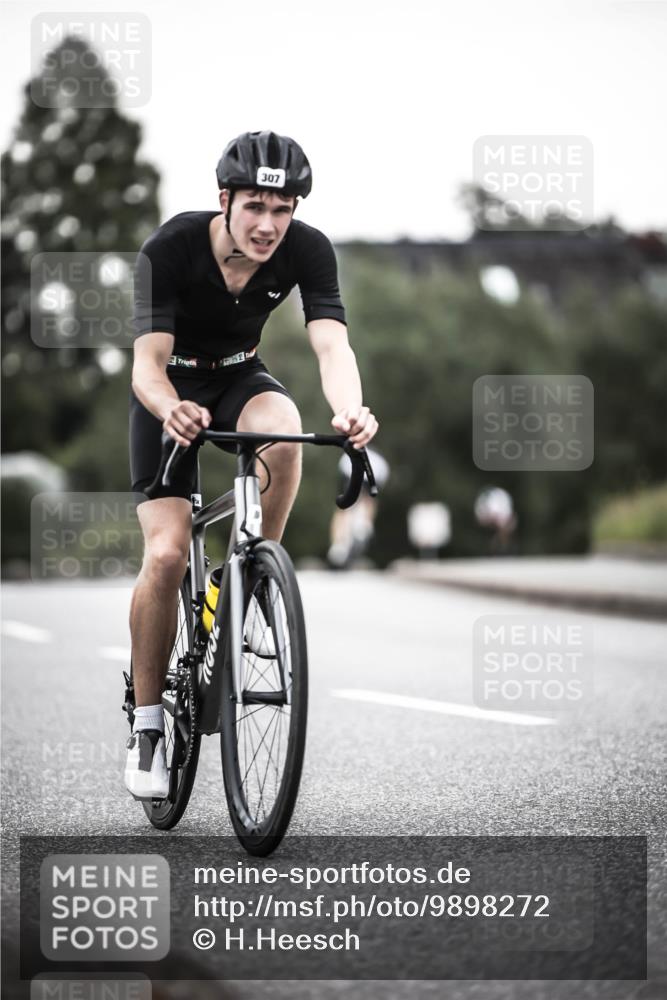 21.06.2026 - 29. Vierlanden-Triathlon H.Heesch http://msf.ph/oto/9898272 21.06.2026 10:04:46 Radfahren 86, 307, 329, 365 meine-sportfotos.de
