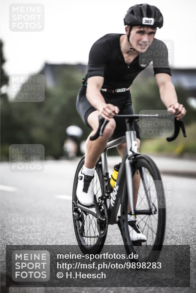 21.06.2026 - 29. Vierlanden-Triathlon H.Heesch http://msf.ph/oto/9898283 21.06.2026 10:04:46 Radfahren 86, 307, 329, 365 meine-sportfotos.de