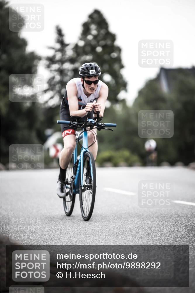 21.06.2026 - 29. Vierlanden-Triathlon H.Heesch http://msf.ph/oto/9898292 21.06.2026 10:04:48 Radfahren 86, 174, 307, 329, 365 meine-sportfotos.de