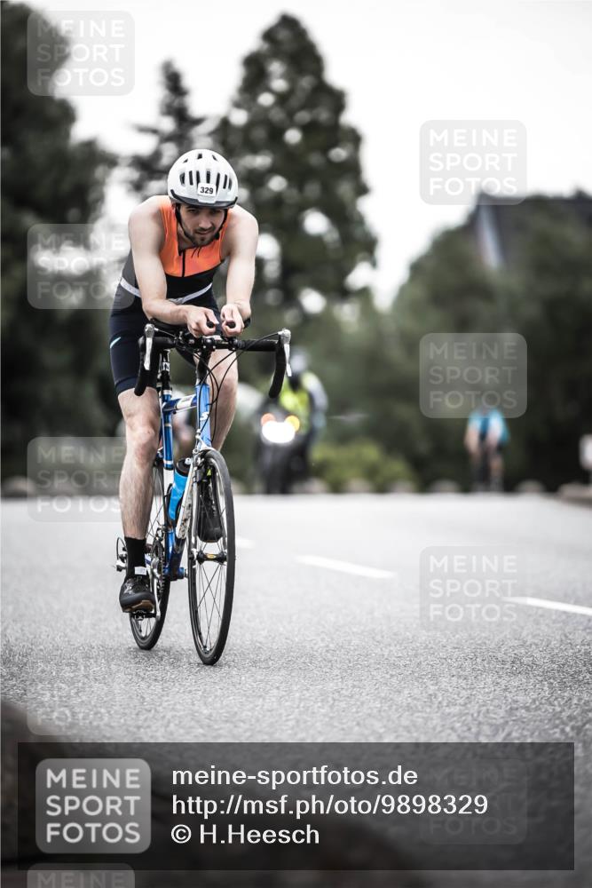 21.06.2026 - 29. Vierlanden-Triathlon H.Heesch http://msf.ph/oto/9898329 21.06.2026 10:04:50 Radfahren 86, 174, 329, 352, 365 meine-sportfotos.de