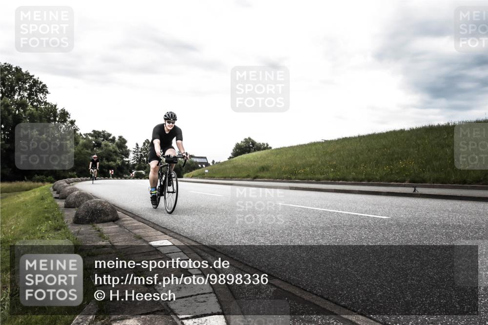 21.06.2026 - 29. Vierlanden-Triathlon H.Heesch http://msf.ph/oto/9898336 21.06.2026 09:58:06 Radfahren 19, 54, 267 meine-sportfotos.de