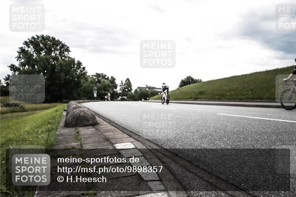 21.06.2026 - 29. Vierlanden-Triathlon H.Heesch http://msf.ph/oto/9898357 21.06.2026 10:00:24 Radfahren 225 meine-sportfotos.de